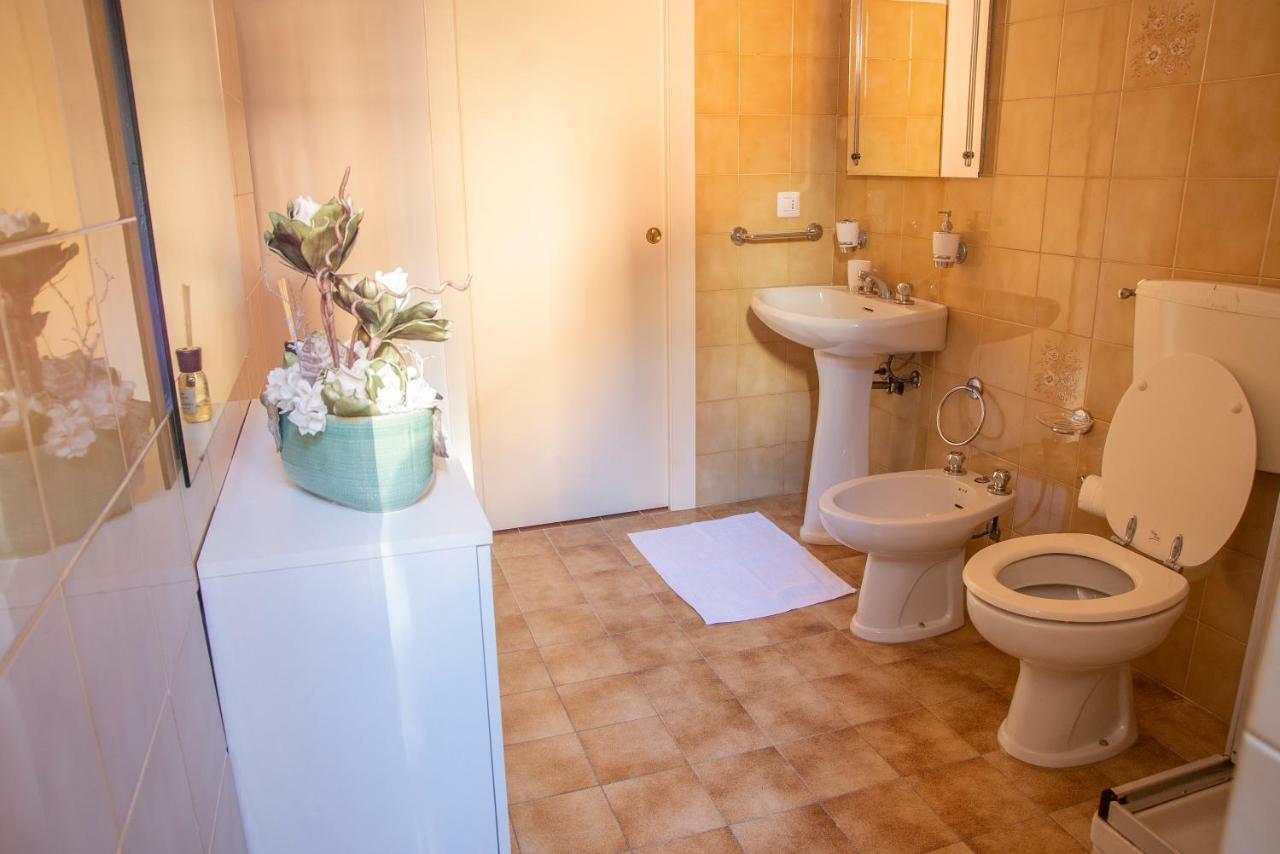Bed & Roses Meni Apartment La Morra Luaran gambar